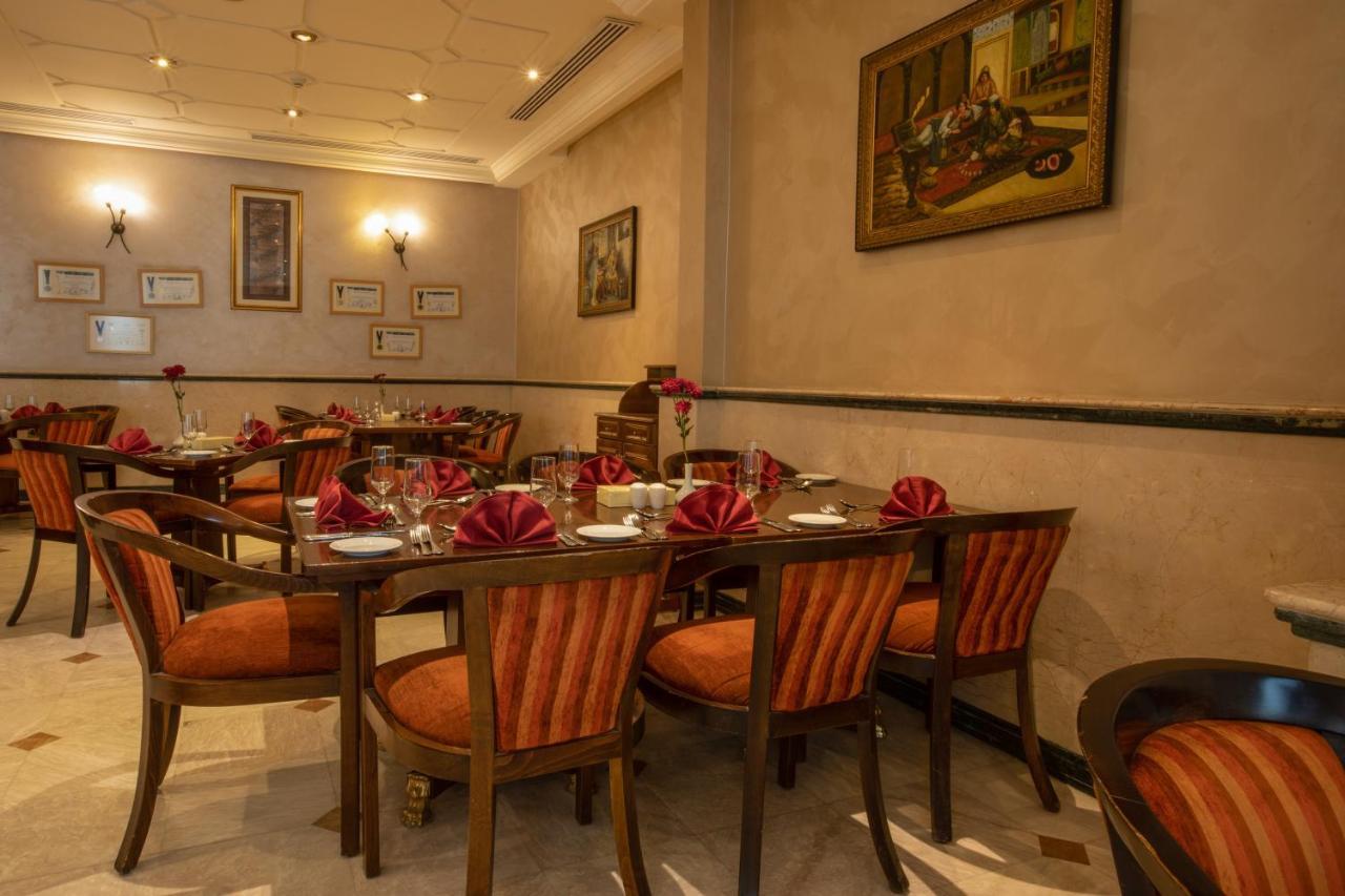 Bristol Hotel Amman Exterior foto The restaurant