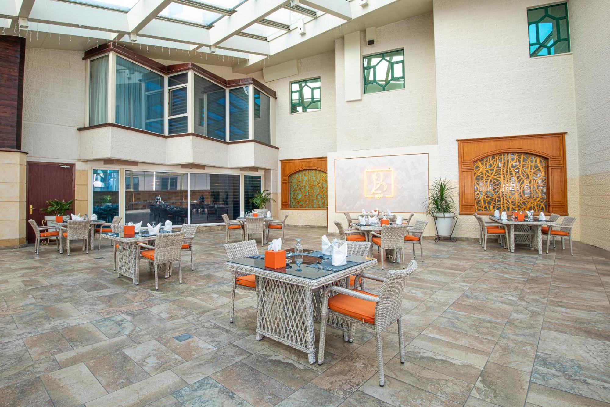 Bristol Hotel Amman Exterior foto The interior of the hotel