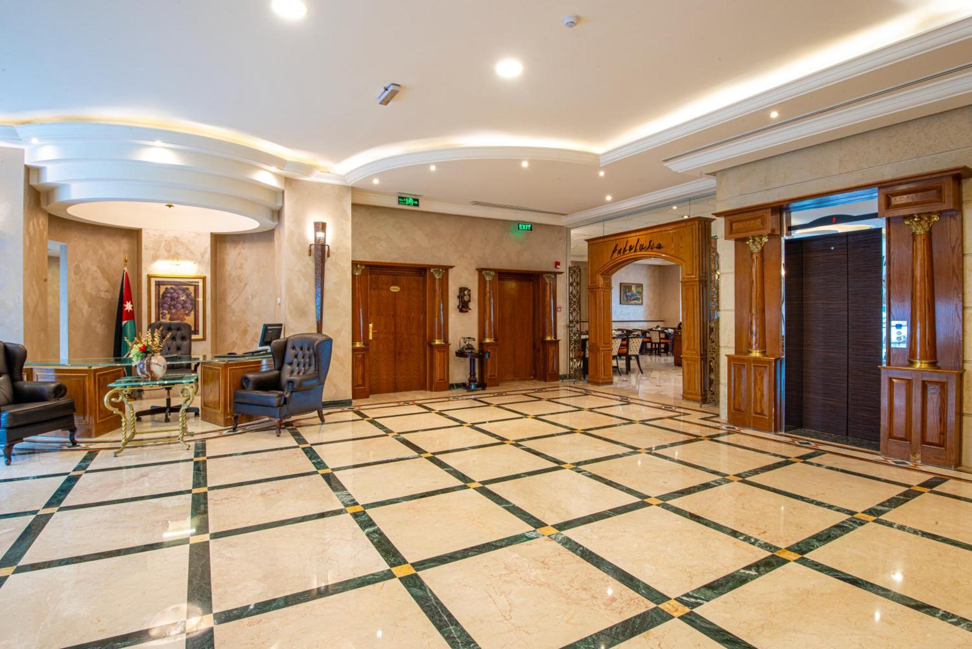 Bristol Hotel Amman Exterior foto Lobby