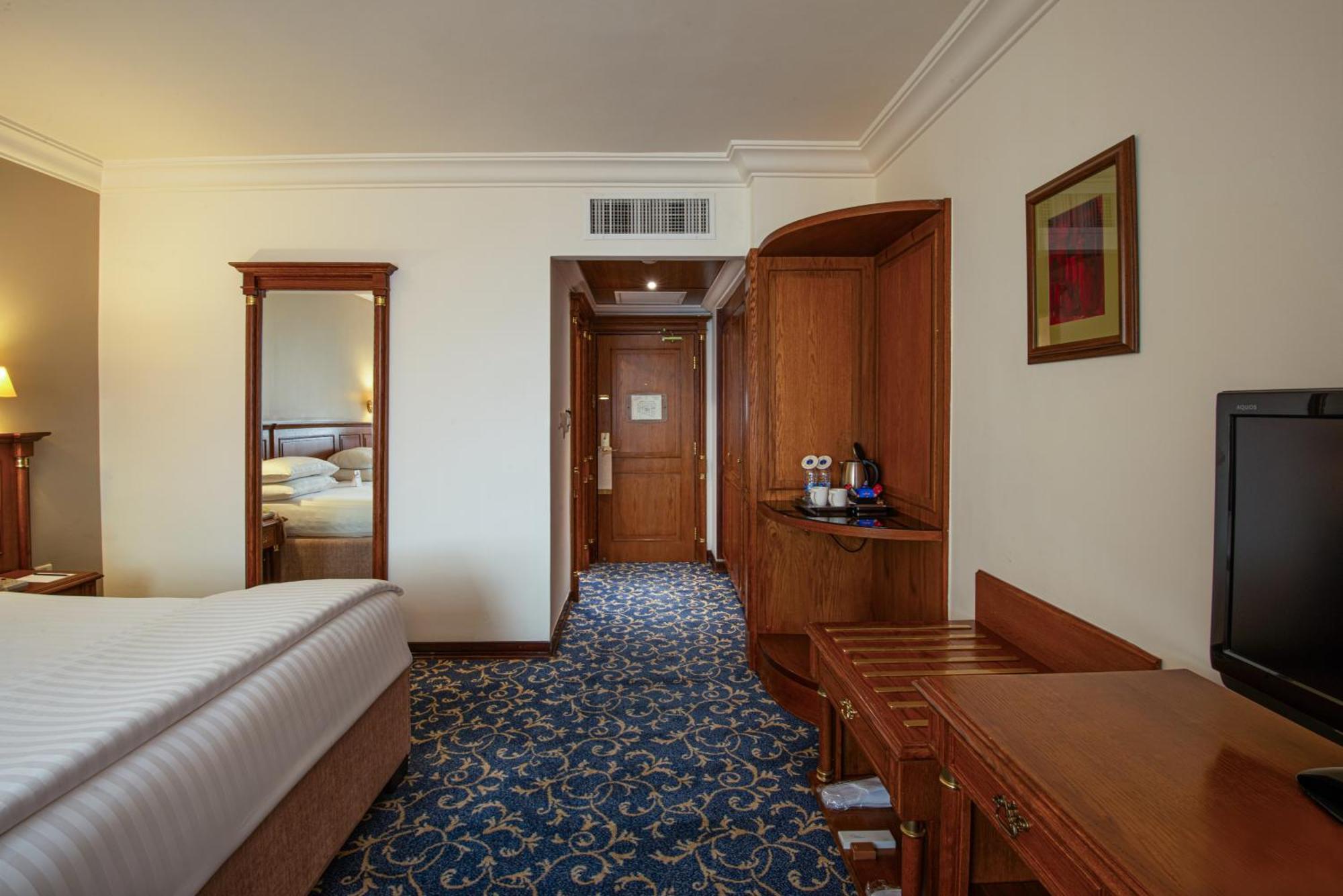 Bristol Hotel Amman Exterior foto A room at the hotel