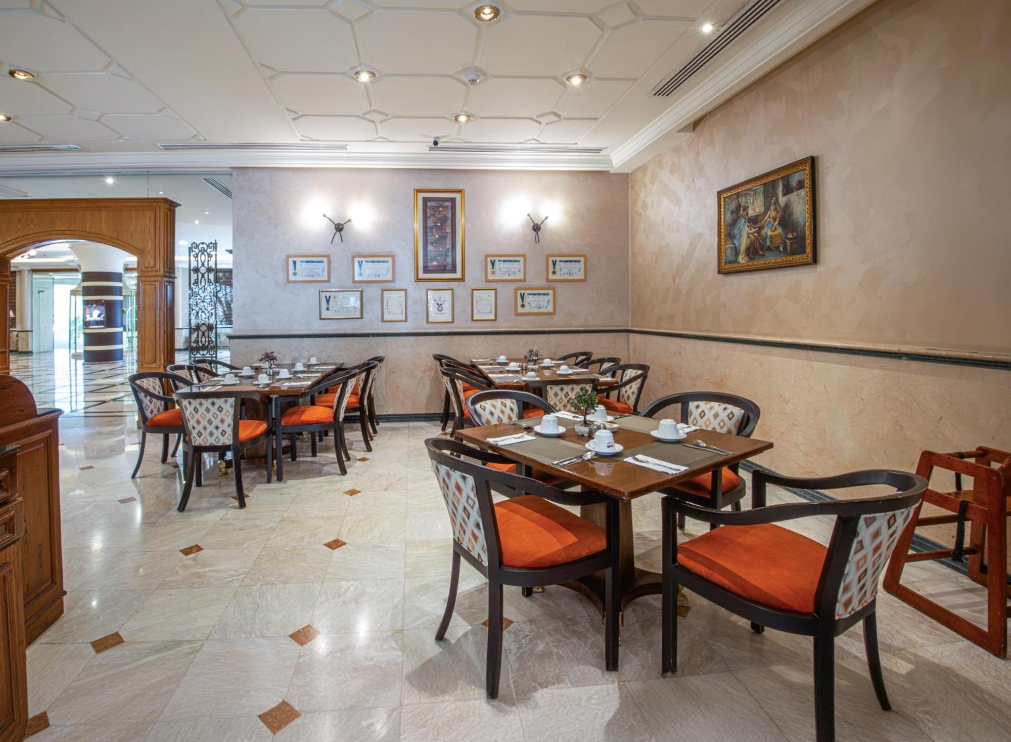 Bristol Hotel Amman Exterior foto The restaurant